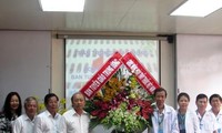Rinden tributos a los médicos vietnamitas en su día