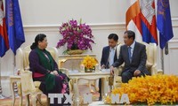 Dirigentes camboyanos aprecian la cooperación multifacética con Vietnam 
