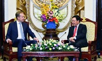 Vietnam busca apoyo del FEM para aprovechar oportunidades de la cuarta Revolución Industrial