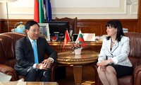 Vicepremier vietnamita continúa su agenda de trabajo en Bulgaria