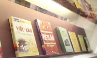 Presentan colección de libros sobre los vínculos entre Vietnam y Laos