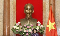 Vicepresidenta vietnamita urge a brindar mayores asistencias a personas con méritos revolucionarios