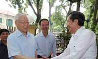 Líder partidista de Vietnam trabaja con dirigentes del Departamento de Propaganda y Educación