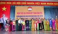 Dirigente parlamentaria en acto de la gran unidad nacional en Hanói