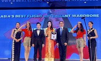 Línea aérea vietnamita Vietjet Air tiene mejor uniforme de azafatas de Asia