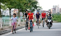 Usar la bicicleta para desplazarse y hacer ejercicio, una nueva tendencia en Hanói