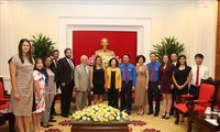 Delegación juvenil de Venezuela recibida por funcionaria partidista vietnamita 