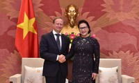 Presidenta del Parlamento de Vietnam recibe al embajador saliente de la Unión Europea