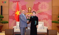 Líder parlamentaria vietnamita recibe a una delegación cubana 