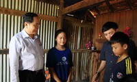 Apoyan a los pobladores afectados por inundaciones en Dak Lak 