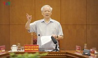 Máximo líder de Vietnam preside reunión del Buró Político del Partido Comunista