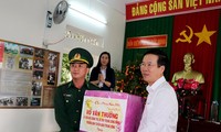 Felicitan líderes vietnamitas a soldados y necesitados con motivo del Año Nuevo Lunar