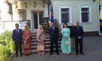 Efectúan en Ucrania izamiento de bandera de la Asean por aniversario de su fundación