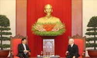 Máximo líder político de Vietnam recibe al primer ministro de Laos