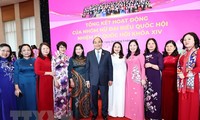 Evalúan las actividades del grupo de mujeres diputadas de Vietnam
