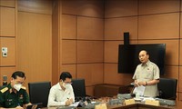 La Asamblea Nacional de Vietnam debate en grupo la situación socioeconómica 