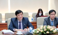 Vietnam busca promover la cooperación con farmacéuticas extranjeras y en la producción de vacunas