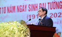 Conmemoración del 110 aniversario del natalicio del legendario general Vo Nguyen Giap