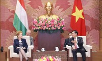 Líder del Legislativo de Vietnam recibe a la dirigente del Parlamento de Hungría