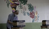 Celebran la segunda ronda de elecciones presidenciales en Costa Rica