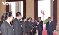 Vietnam y Laos abogan por promover el intercambio de delegaciones y contactos de alto nivel