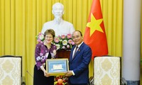 Presidente de Vietnam recibe a la gobernadora de Australia Meridional