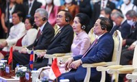El primer ministro de Vietnam asiste a la Cumbre de la ASEAN con socios