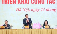 Premier vietnamita pide seguir creando condiciones y apoyando al sector de salud  ​