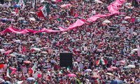 Miles de mexicanos protestan contra reforma electoral