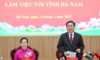 Líder del Parlamento pide a Ha Nam acompañar a las personas y empresas