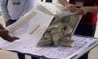 Ciudadanos mexicanos votan para renovar gobernaturas de los estados de México y Coahuila