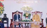 Viceprimer ministro felicita a dignatarios budistas en ocasión de la fiesta de Vu Lan