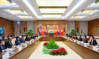 Líderes del Parlamento de Vietnam y Camboya sostienen conversaciones