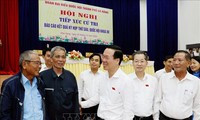  Presidente de Vietnam se reúne con votantes de Da Nang  