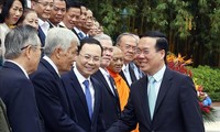 Presidente de Vietnam se reúne con personas destacadas de ciudad meridional 