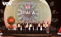 Premio “Martillo y Hoz de oro” refleja vívida y oportunamente acontecimientos políticos del Partido Comunista de Vietnam
