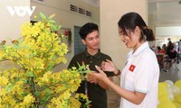 Estudiantes internacionales descubren costumbres típicas de la cultura vietnamita en ocasión del Tet 