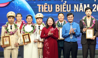 Honran a jóvenes vietnamitas destacados en 2023