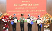 Otorgan decisión de nombramiento a tres policías vietnamitas para unirse a operaciones de paz de la ONU