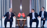 Premier vietnamita resalta importancia de conectar infraestructura de transporte entre Vietnam y China  