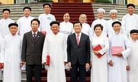 ประธานแห่งรัฐเวียดนามให้การต้อนรับคณะนักบวชของศาสนา CaoĐài ในโอกาสปีใหม่ 2012