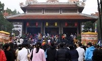 การเปิดเทศกาลวิหาร HuyềnTrân ปี 2012