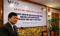 สมาคมหมู่บ้านศิลาปชีพเวียดนามลงนามข้อตกลงความร่วมมือกับ VCCI