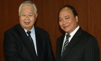 ท่าน NguyễnXuânPhúc รองนายกรัฐมนตรีเวียดนามเจรจากับประธานสหพันธ์ Keidanren