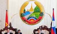 สมาชิกกรมการเมือง LêHồngAnh เข้าพบนายกรัฐมนตรีลาว ทองสิง ทำมะวง