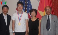ชมเชยผลสำเร็จของคณะนักเรียนเวียดนามที่เข้าร่วมการแข่งขันเคมีโอลิมปิกครั้งที่ 44