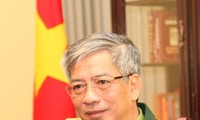 รัฐมนตรีช่วยว่าการกระทรวงกลาโหมเวียดนามให้การต้อนรับคณะผู้แทนของสภาล่างสหรัฐ
