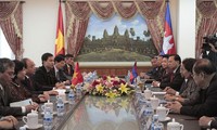 ท่าน NguyễnXuânPhúc รองนายกรัฐมนตรีเสร็จสิ้นการเยือนกัมพูชา