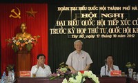 เลขาธิการใหญ่พรรคคอมมิวนิสต์เวียดนามพบปะกับผู้มีสิทธิ์เลือกตั้งกรุงฮานอย