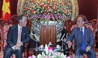 ประธานรัฐสภาเวียดนามNguyễn Sinh Hùngให้การต้อนรับเอกอัครราชทูตญี่ปุ่นประจำเวียดนามTanizaki Yasuaki